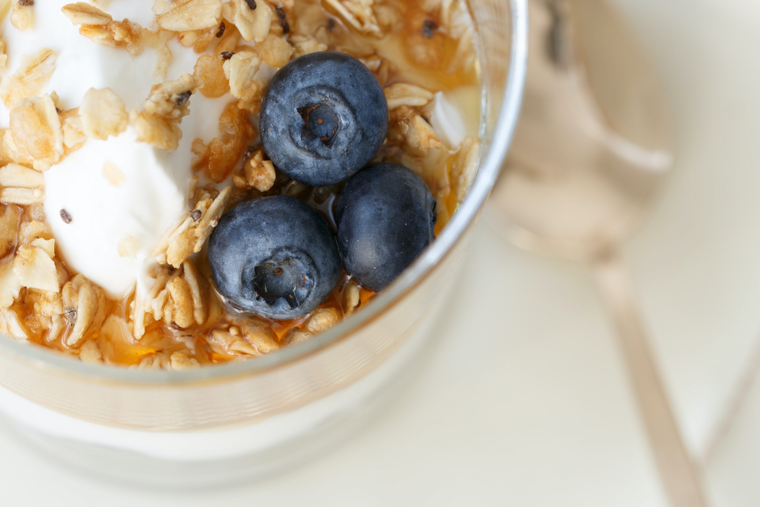 yogurt-granola-blueberry